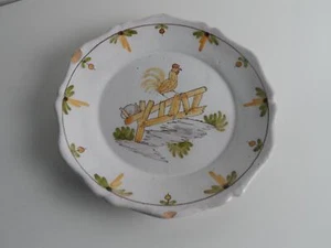 ASSIETTE ANCIENNE REVOLUTIONNAIRE NEVERS XVIIIe coq chantant sur une barriere - Imagen 1 de 1