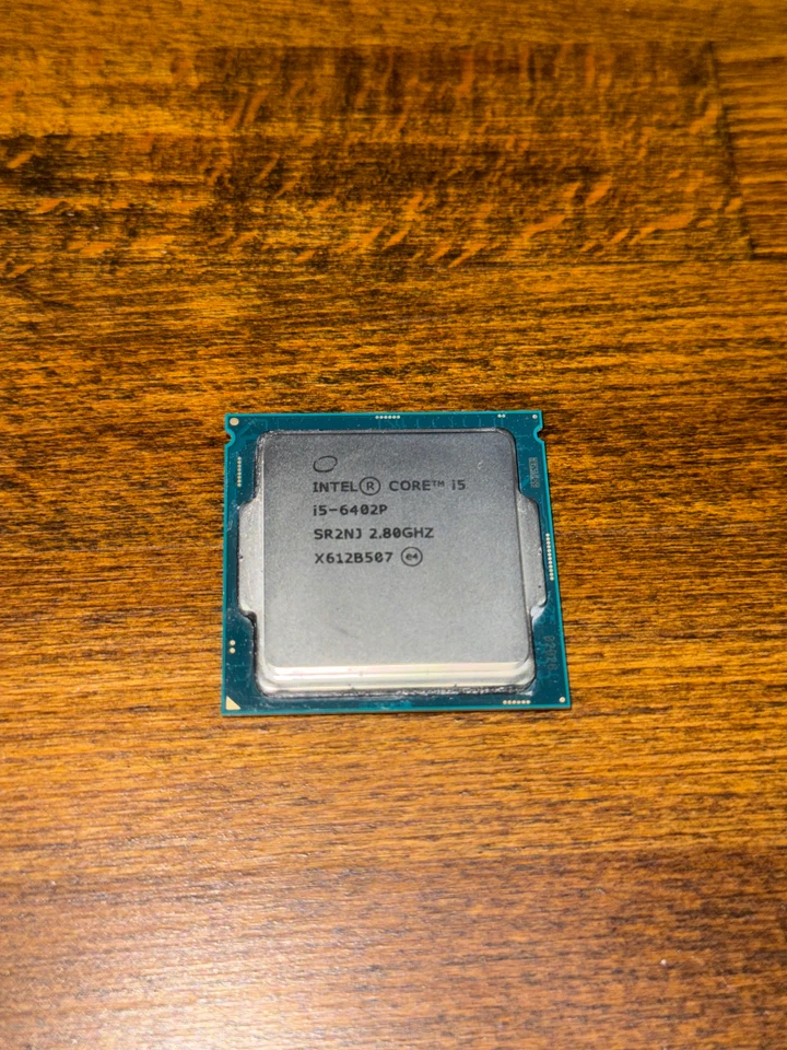 CPU Intel Core i5-6402P de cuatro núcleos de 2,80 GHz Foto 1 de 1