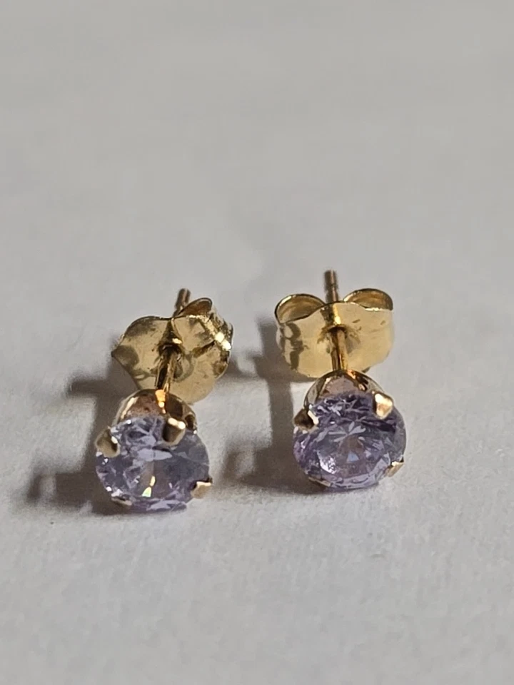 Aretes de topacio místico de oro de 14k con tachuelas de 4 mm  Foto 1 de 4