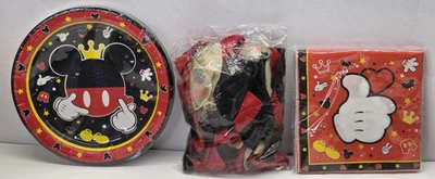 Platos servilletas y globos para suministros de fiesta de Mickey Mouse Foto 1 de 4