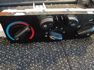 2004-2012 Chevy Colorado Heating And Ventilation Switch Panel - Picture 1 of 2