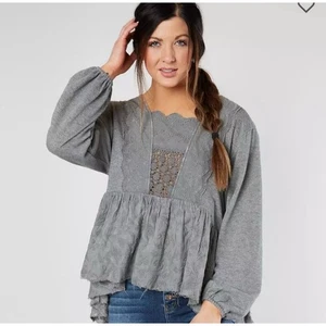 gimmicks by BKE Grey Distressed Peplum Lace Blouse, Size M - Picture 1 of 9