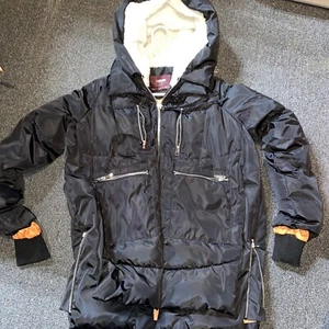 CiSono Woman’s Winter Jacket. Black Quilted Stuffed Warm AF. Not Faded Bad Light - Picture 1 of 10