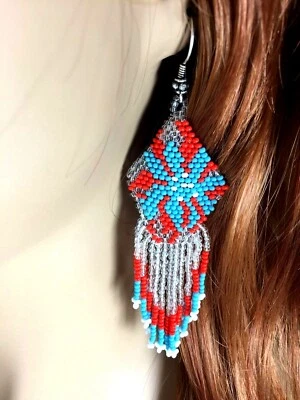 PENDIENTES GANCHO HECHOS A MANO CON CUENTAS ESTILO INSPIRADO NATIVO AZUL ROJO BLANCO JOYERÍA Foto 1 de 4
