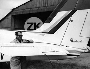 JEAN-LUC GODARD Réalisateur Nouvelle Vague AVION Beechcraft Air Plane Photo 1964 - Picture 1 of 1