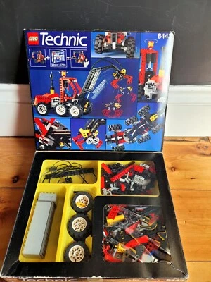 LEGO TECHNIC: Pneumatic Front-End Loader (8443) - Image 1 of 4