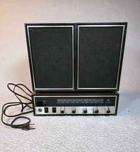 Radio stereo AM/FM e 2 altoparlanti GE General Electric modello T2020A vintage rara - Foto 1 di 23
