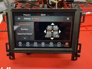 2019 - 2020 Jeep Wrangler OEM AM FM XM Radio 7" Touch-screen Uconnect VP2 JL NA - Picture 1 of 15