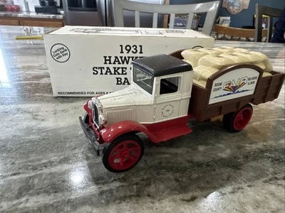 Ertl "1931 Hawkeye" Quaker State Motor Oils Tanker Truck, Locking Bank w/ Key - Image 1 of 4
