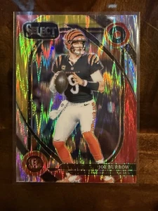 2024 Seleziona Joe Burrow Club Level Nero e Oro Shock Prizm Bengals 🔥  - Foto 1 di 4