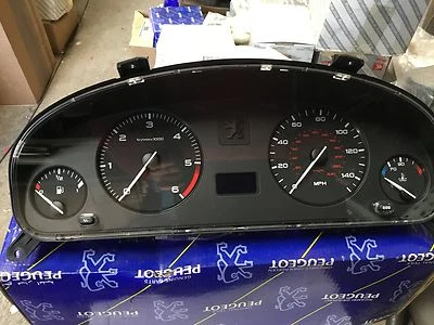 JUEGO DE RELOJ DE CUADRO DE INSTRUMENTOS PEUGEOT 406 MK2 D9 6104YK 9648214080 VDO D9/15M Foto 1 de 4