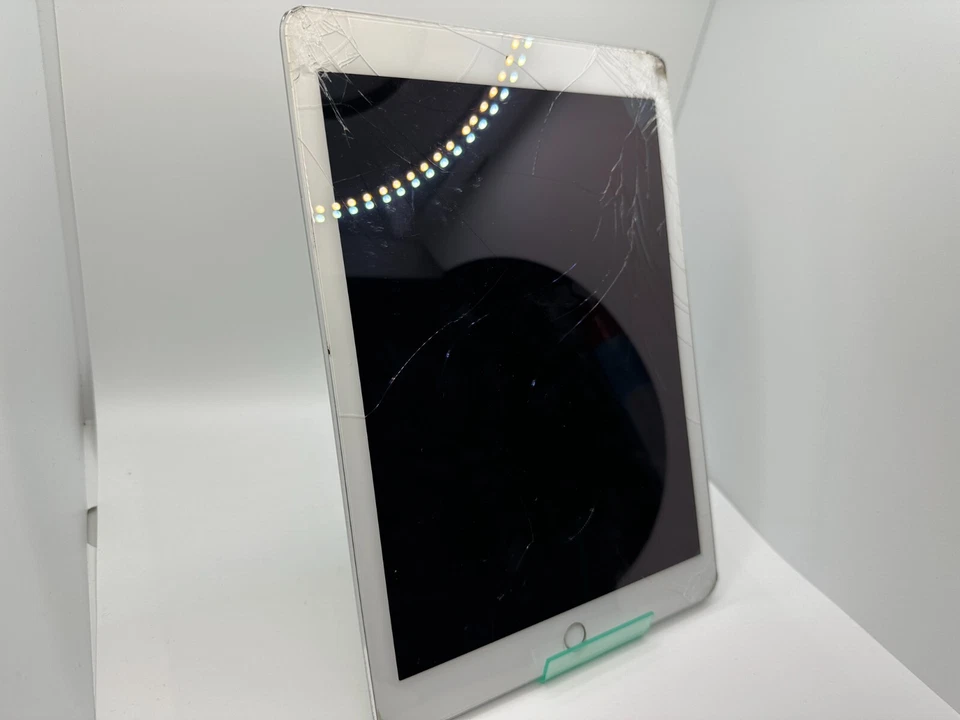 Apple iPad Air 2 128GB, WLAN, Silber - Display Schaden - #Sperre - Bild 1 von 4