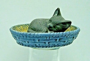 Collectible Vintage Ceramic Sleeping Kitten in Basket Orig. Lynn Oaks - Picture 1 of 5
