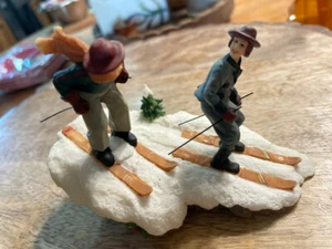 Vintage Santa's Workbench Collection Downhill Skiers 2000 Figures - Picture 1 of 9
