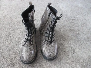 Arizona Boots Women AZ Queen Sz 7 1/2M Natural Multi Faux Snakeskin Lace Up VGC - Picture 1 of 9