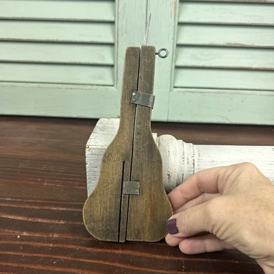 Vintage Wooden Rug Shuttle Punch Sliding Needle Primitive Hand Sewing Tool - Photo 1/4