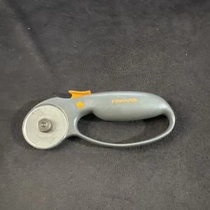 Fiskars Rotary Cutter 45mm - Picture 1 of 5