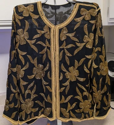 Elegante Chaqueta Cárdigan de Seda con Cuentas Negra con Cuentas Doradas Necesita pequeñas reparaciones Foto 1 de 4