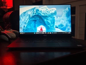 Dell XPS 13 9370 13.3" (128GB SSD, Intel Core i5-8250U, 1.6GHz, 4GB RAM) - Imagen 1 de 8