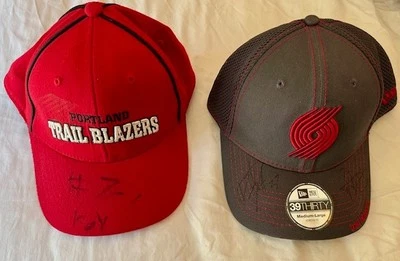 Lote de sombreros firmados Portland Trail Blazers - Brandon Roy, Aldridge y Juwan Howard Foto 1 de 4