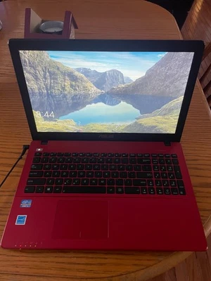 ASUS X550C 笔记本电脑 PC - Windows 8 - 英特尔 i3 酷睿处理器 - 4 GB RAM — 第 1/4 张图片