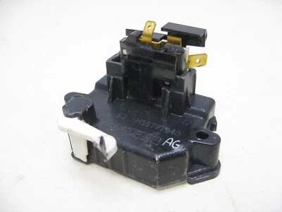 Interruptor motor secador Hotpoint GE H35777940 Foto 1 de 4