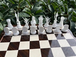 Game Of Thrones Chess Set w\ GOT Chess Pieces - Wooden Chessboard - Epic Chess - Picture 1 of 9