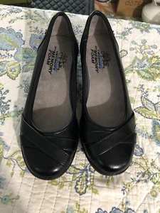 Woman’s Shoes Design By Life Stride Size 6m With Memory Foam 1 Inch Heels  - Picture 1 of 9