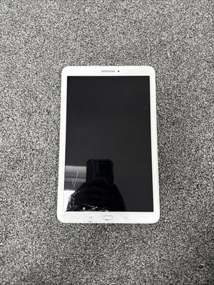 Samsung Galaxy Tab E 9.6” SM-T560 White Wi-Fi 8GB 5MP Android LCD Damaged - Image 1 of 3