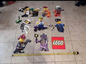 Lego Store Retail Minifigure Marketing Decorations - Picture 1 of 2