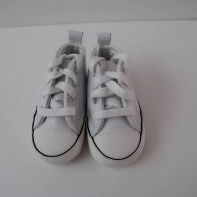 Zapatos de cuna Converse First Star blancos medios para bebé talla 2c parte inferior suave Foto 1 de 4