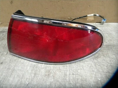 Buick Century 1999 luz trasera lado pasajero derecho conjunto luz freno 16523314 Foto 1 de 4