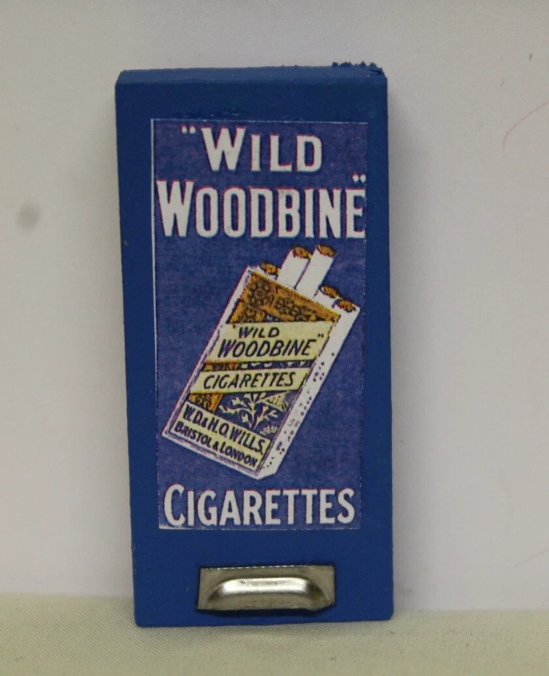 HANDCRAFTED PUPPENHAUS (Zigarettenmaschine Wildholz