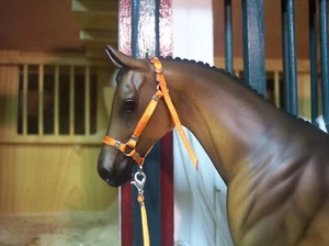 Jaapi ORANGE halter w / lead-fits Breyer / Stone tradicional PONY - Imagen 1 de 1