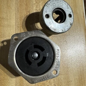 Hubbell HBL-7557 10A/250V 15A/125V Twist-Lock Flanged Receptacle 3Pole Wire - Picture 1 of 9