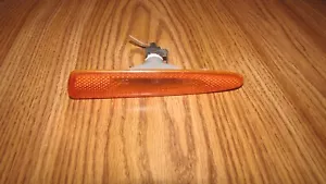 JAGUAR XJ8 XJR VANDEN PLAS FENDER SIDE MARKER LIGHT RH 2004-2005 OEM PASSENGER - Picture 1 of 2