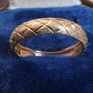Vintage 10k Gelbgold gesteppter strukturierter Diamantschliff Bandring Gr. 6 signiert - Bild 1 von 17