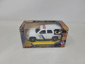 2010 CHEVY TAHOE WHITE HERO PATROL NEW JERSEY POLICE 1:32 SCALE BY JADA - Picture 1 of 6