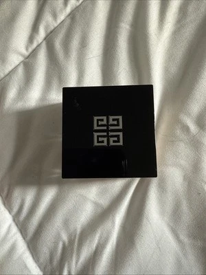 Givenchy - Prisme Libre FÓRMULA ORIGINAL tono polvo suelto 2 blanco satinado Foto 1 de 3