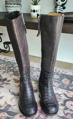 Botas altas John Fluevog Living 2.0 Emilie con cordones sintéticos en negro, para mujer 7W Foto 1 de 4