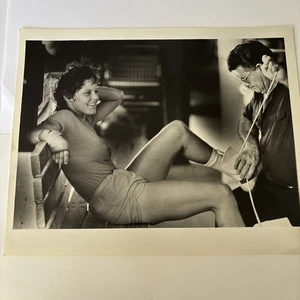 Boxeadora Sheila McGuire 1986 boxeo en blanco y negro fotografías Miami Herald 8X10 #1 - Imagen 1 de 2