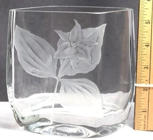 Beautiful Carved Floral Design Crystal Vase, by Ingo or Julie Doetsch? - Picture 1 of 8