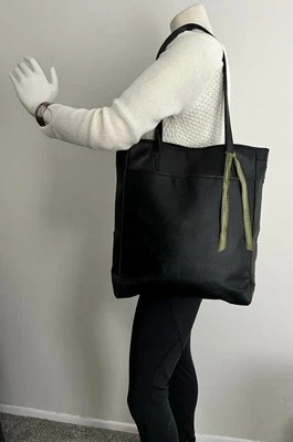 GUCCI  Authentic Tote Shoulder Bag Damage - Image 1 of 4