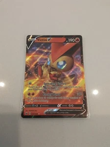 Pokémon TCG Victini V 025/202 Sword & Shield Base Set Holo Ultra Rare MINT - Picture 1 of 2