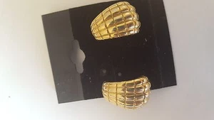 Pendientes Avon Diseñador Cesta Tejido Medio Aro Texturizado Dorado Perforado - Imagen 1 de 3