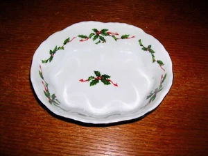 Lefton Christmas Holly Berry Oval Trinket Dish Candy Dish Tray Gold Trim - Picture 1 of 3