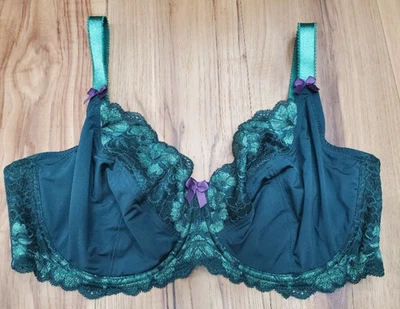 Sujetador Adore Me 42DD Elegante de Encaje Verde con Lazo Púrpura con Aros - Excelente Foto 1 de 4