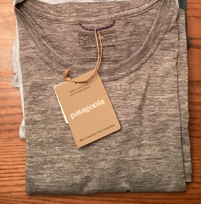 Paquete de 2 camisetas para hombre Patigonia gris mancha mediana capilene frescas diarias nuevas con etiquetas Foto 1 de 1