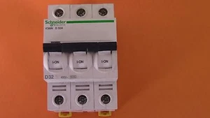 DISJONCTEUR  iC60N  3P D 32A SCHNEIDER - Picture 1 of 1