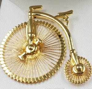 VTG Signed MONET Gold Tone Old Fashioned PENNY FARTHING Bicycle BIKE Pin BROOCH - Picture 1 of 5